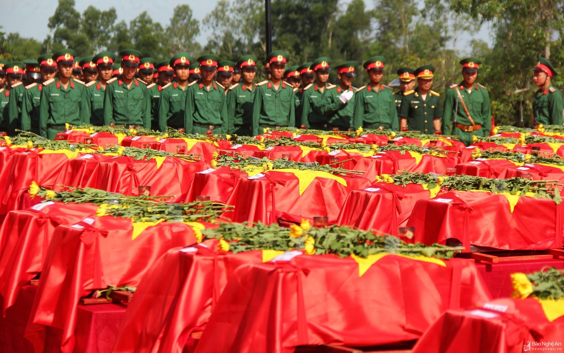 Thủ tướng yêu cầu đẩy mạnh thực hiện tìm kiếm, quy tập và xác định danh tính hài cốt liệt sĩ