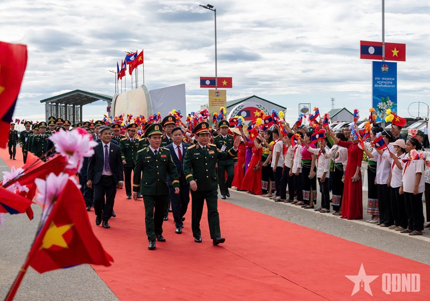 Đại tướng Phan Văn Giang dự các hoạt động Giao lưu quốc phòng biên giới tại Lào- Ảnh 1.