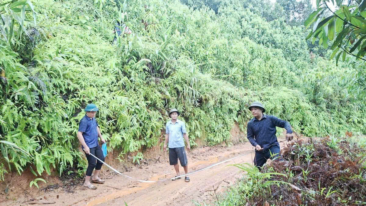 Đồng bào vùng cao: Hiến đất, chặt cây, mở lối để làm đường- Ảnh 10.