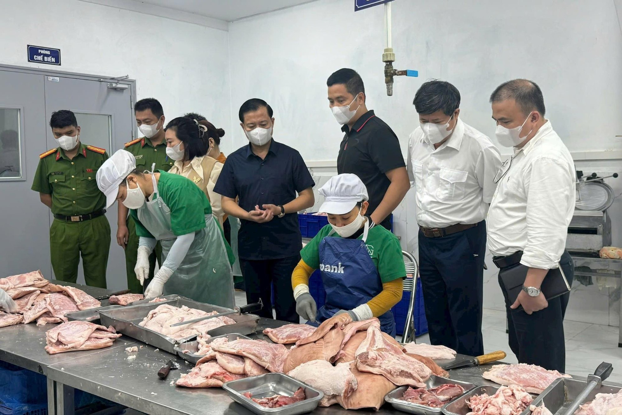 Siết quản lý thực phẩm từ khâu công bố đến lưu thông- Ảnh 2.