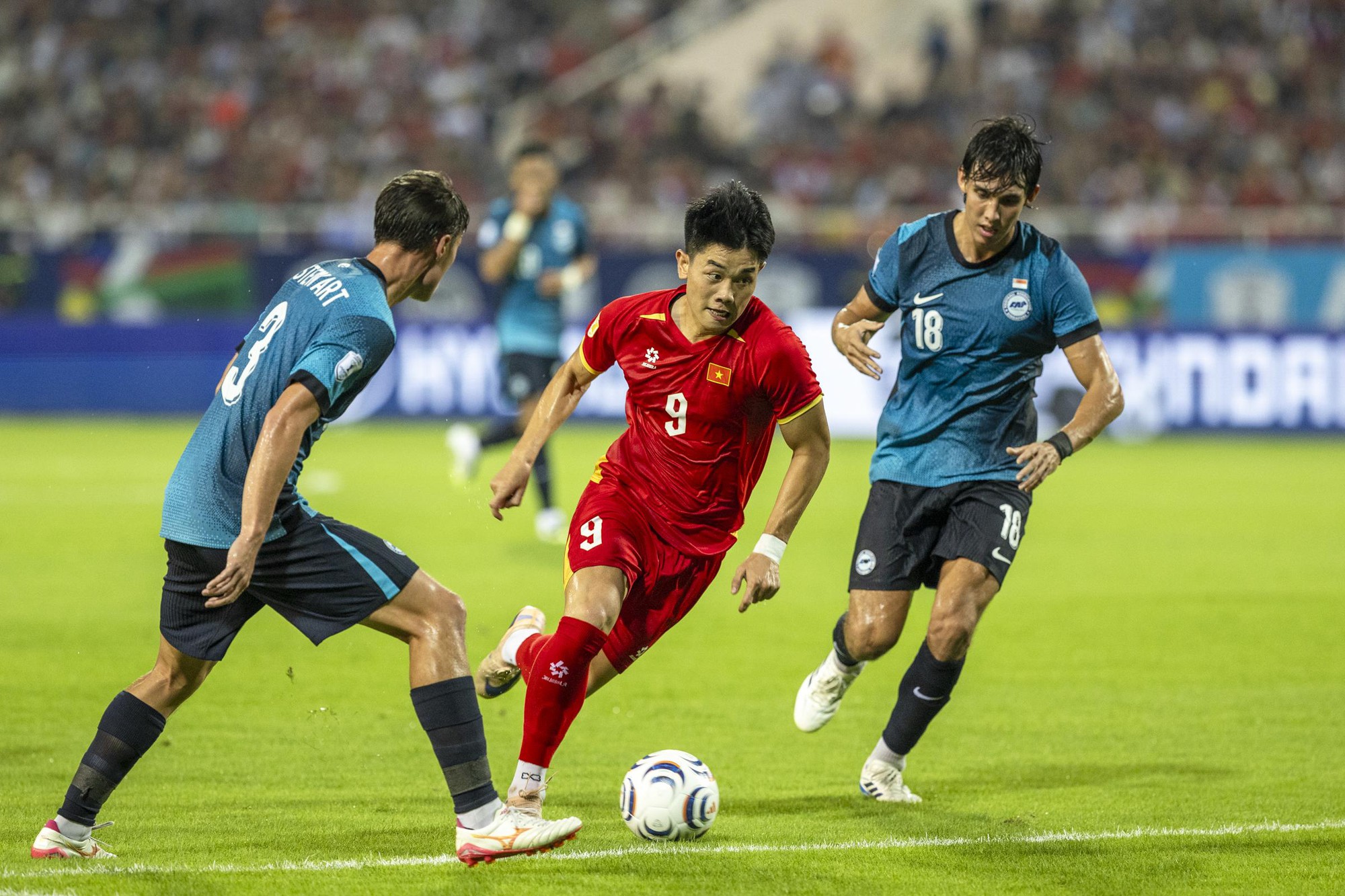 ASEAN Cup 2026: Bỏ lỡ nhiều cơ hội ghi bàn, Đội tuyển Việt Nam hòa Singapore 0-0- Ảnh 3.