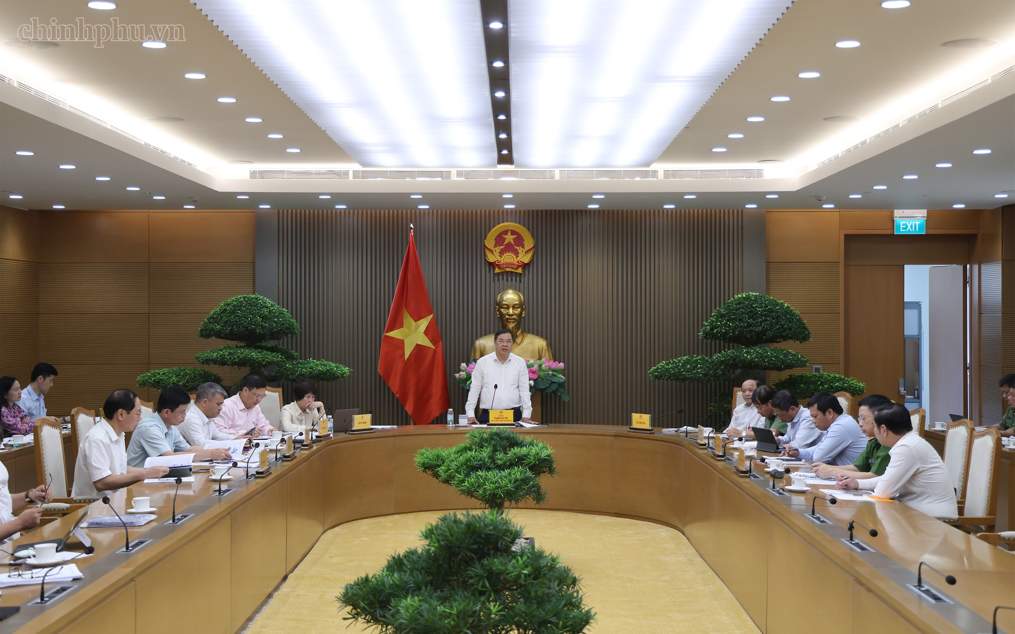 Phó Thủ tướng Thường trực Phạm Gia Túc: Ưu tiên thu gom, vận chuyển rác thải khi thí điểm xe ba bánh điện- Ảnh 4.
