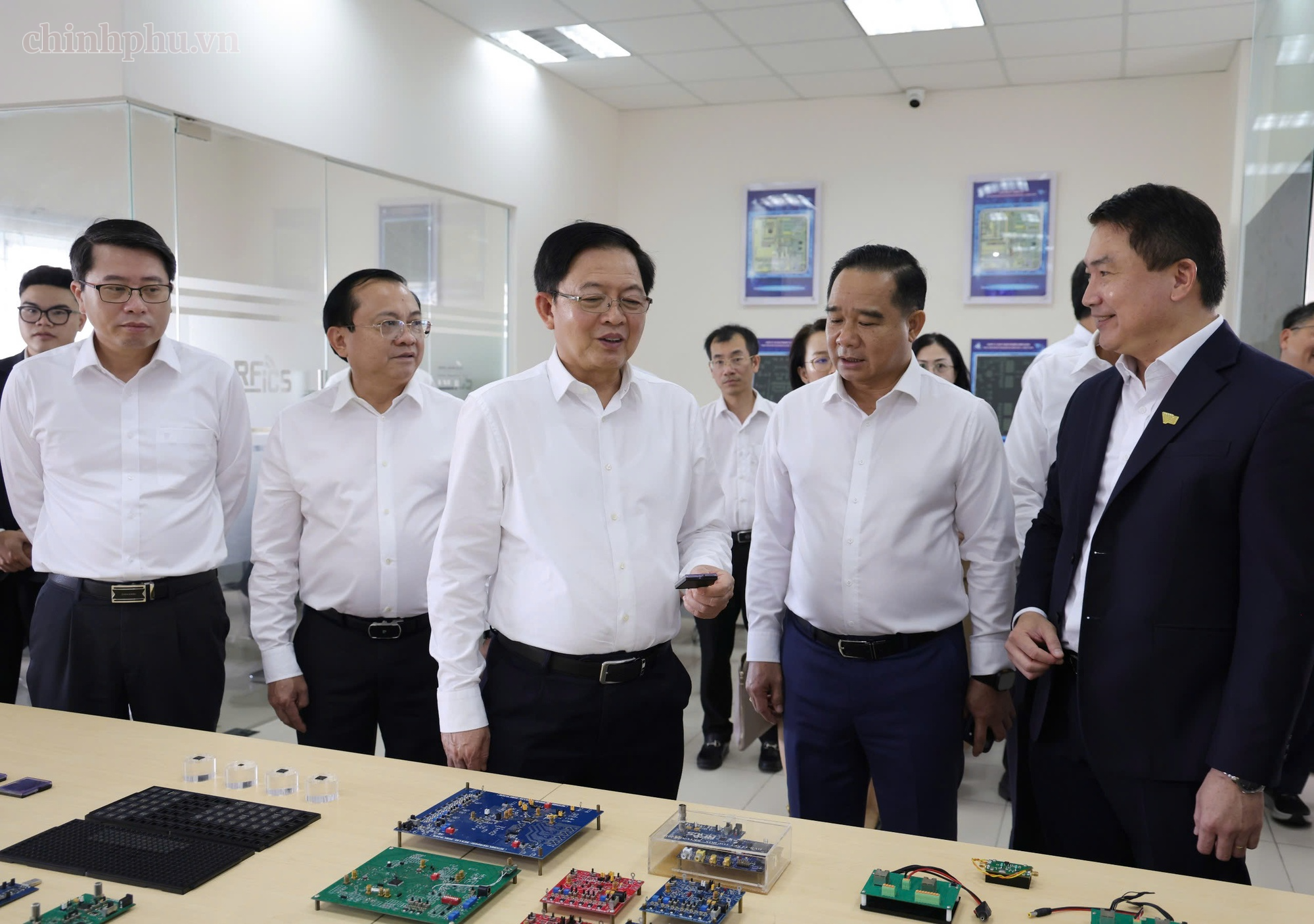 Đại học Quốc gia TPHCM cần tập trung nguồn lực, làm chủ công nghệ lõi- Ảnh 7.
