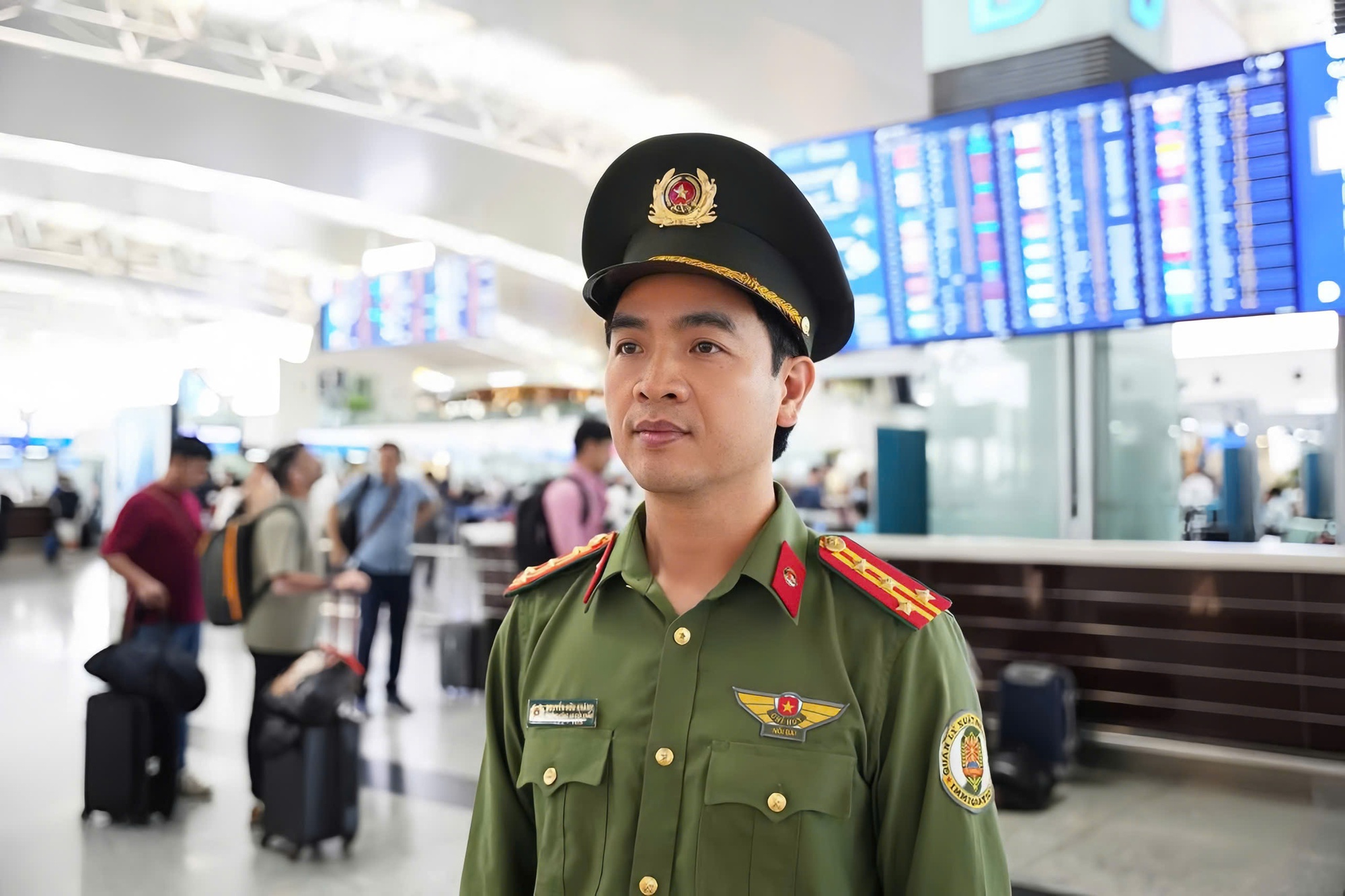 Sau 2 tuần lập lại trật tự ở sân bay Nội Bài: Trật tự hơn, thuận tiện hơn cho người dân- Ảnh 1.