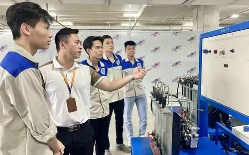 Quy định chuẩn nghề nghiệp, xếp lương, chế độ làm việc với giáo viên trung học nghề