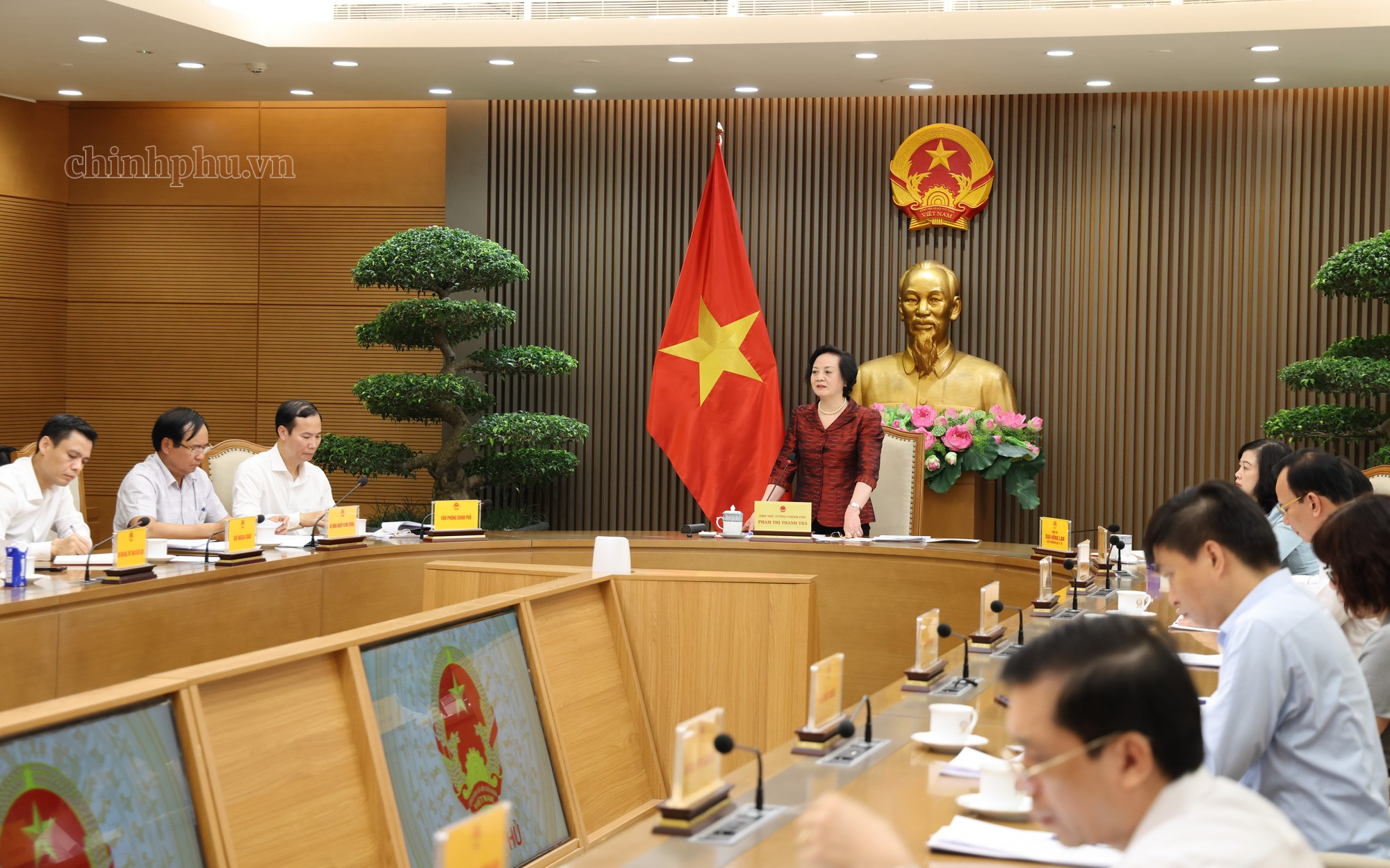 Thúc đẩy hệ sinh thái 'kinh tế bạc', bảo vệ người cao tuổi trên không gian mạng