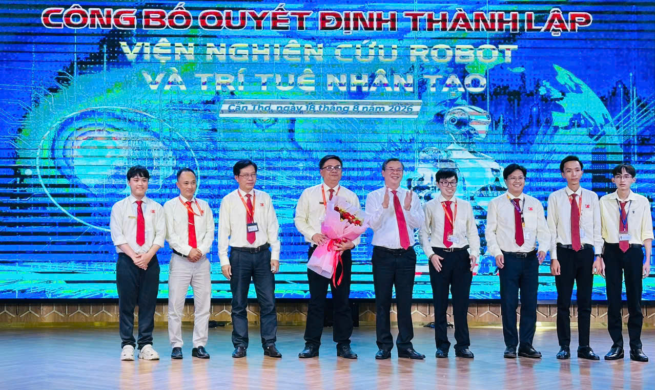 Lần đầu tiên đồng bằng sông Cửu Long có tổ chức nghiên cứu chuyên sâu về robot và AI- Ảnh 1.