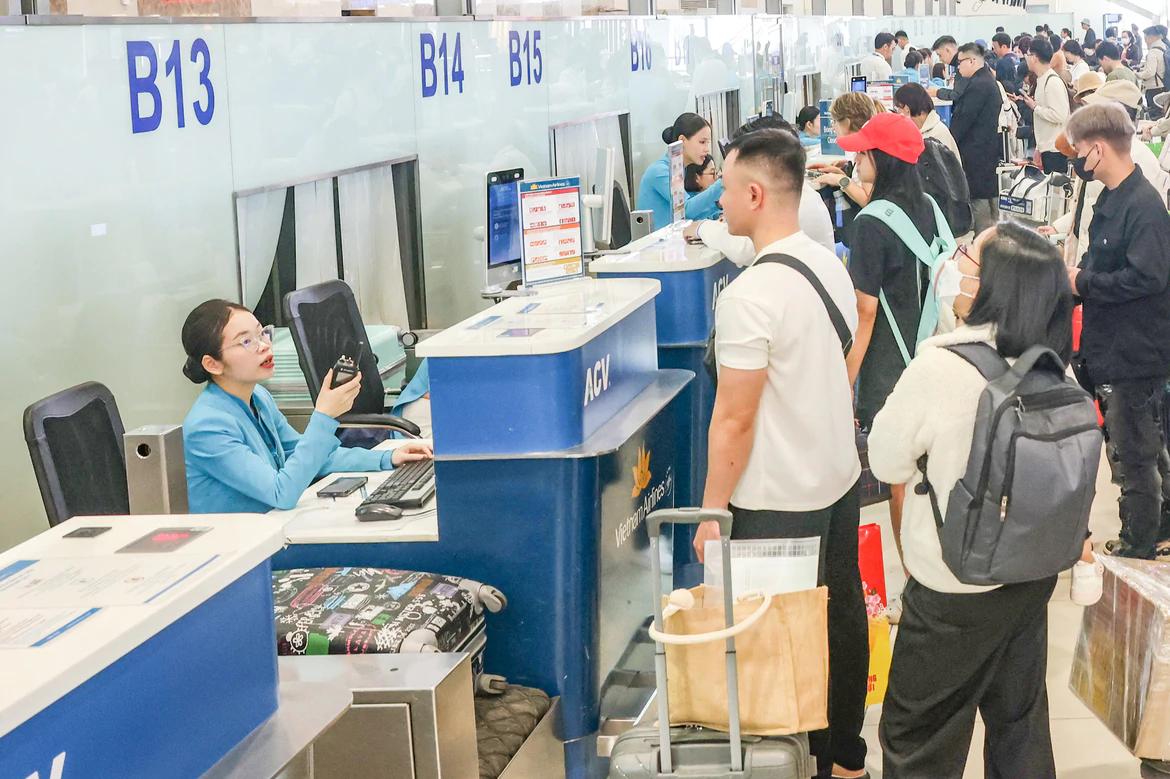 Giá vé máy bay 'tăng nhiệt' trên các chặng du lịch 2/9- Ảnh 1.