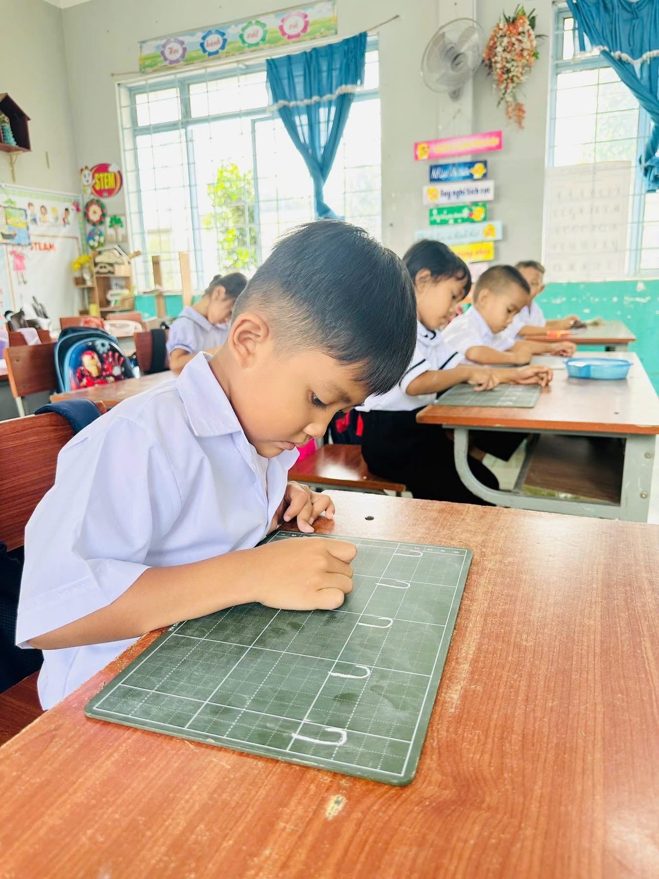 Để trẻ háo hức chờ ngày được mặc đồng phục- Ảnh 7.