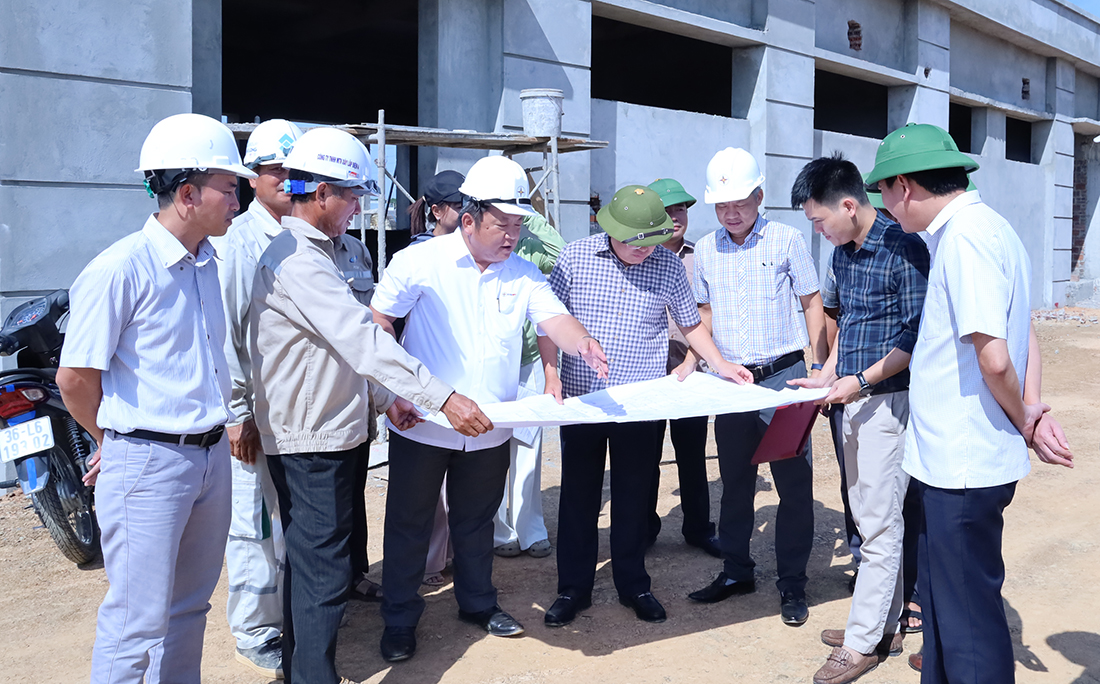 Tăng tốc đưa dự án TBA 220 kV Sầm Sơn và đường dây đấu nối về đích- Ảnh 1.