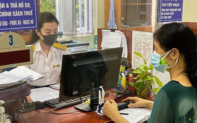 Người đi làm xa có được giảm trừ gia cảnh cho người phụ thuộc ở quê?