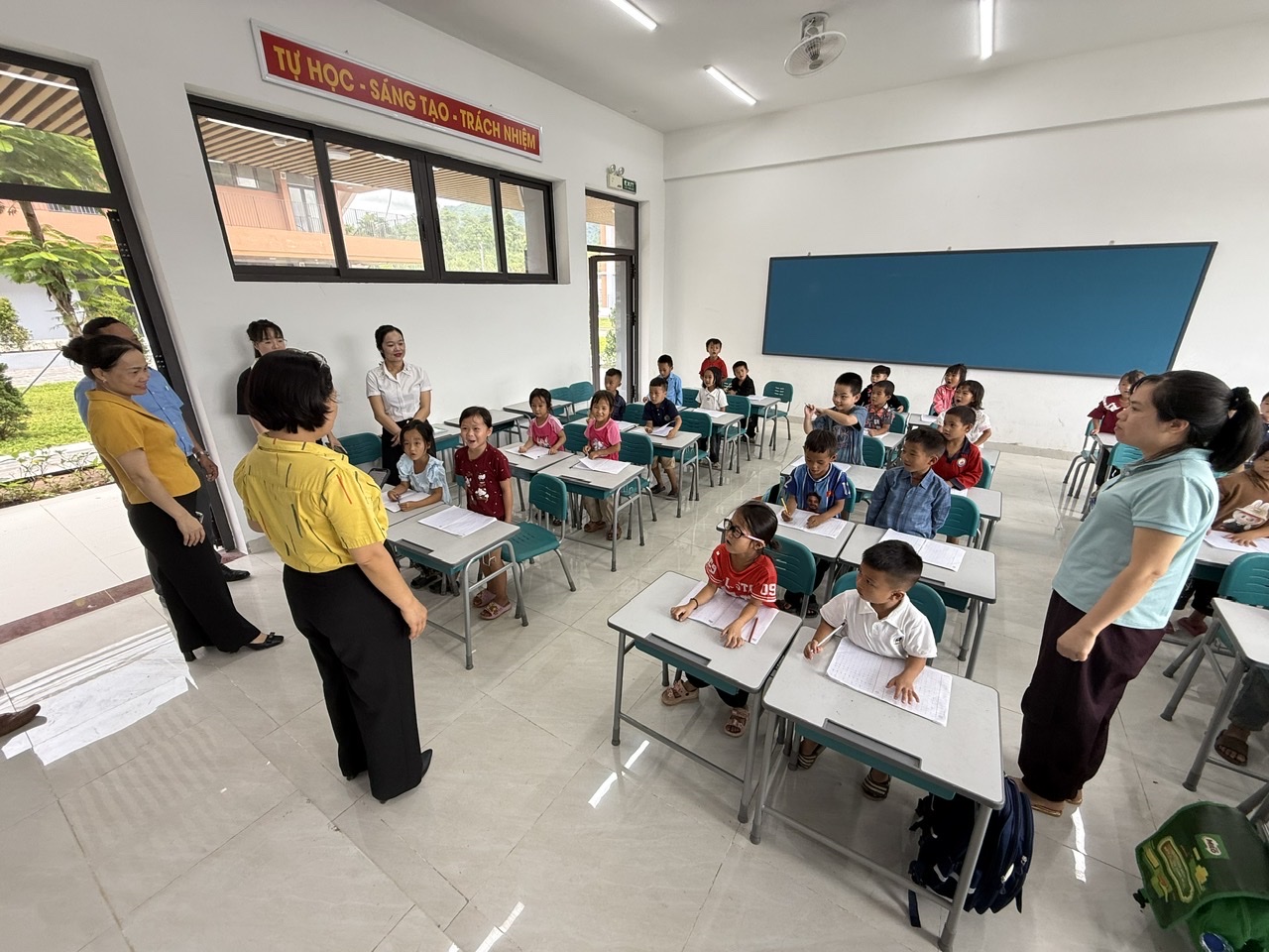 Để trẻ háo hức chờ ngày được mặc đồng phục- Ảnh 4.