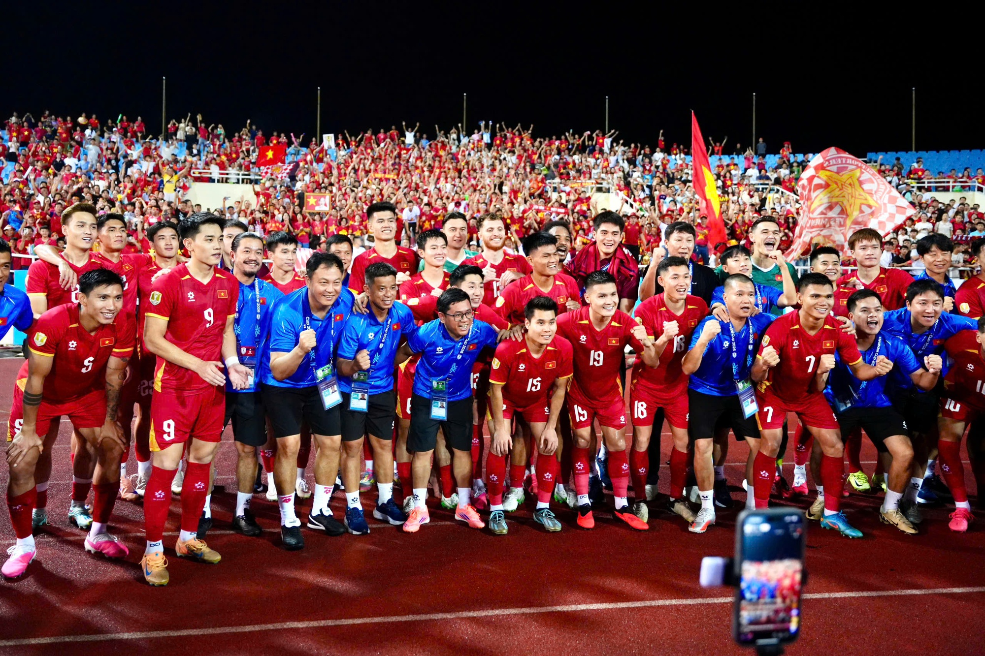 Việt Nam - Malaysia: Xuân Son lập cú đúp đưa Việt Nam vào chung kết ASEAN Cup 2026- Ảnh 4.