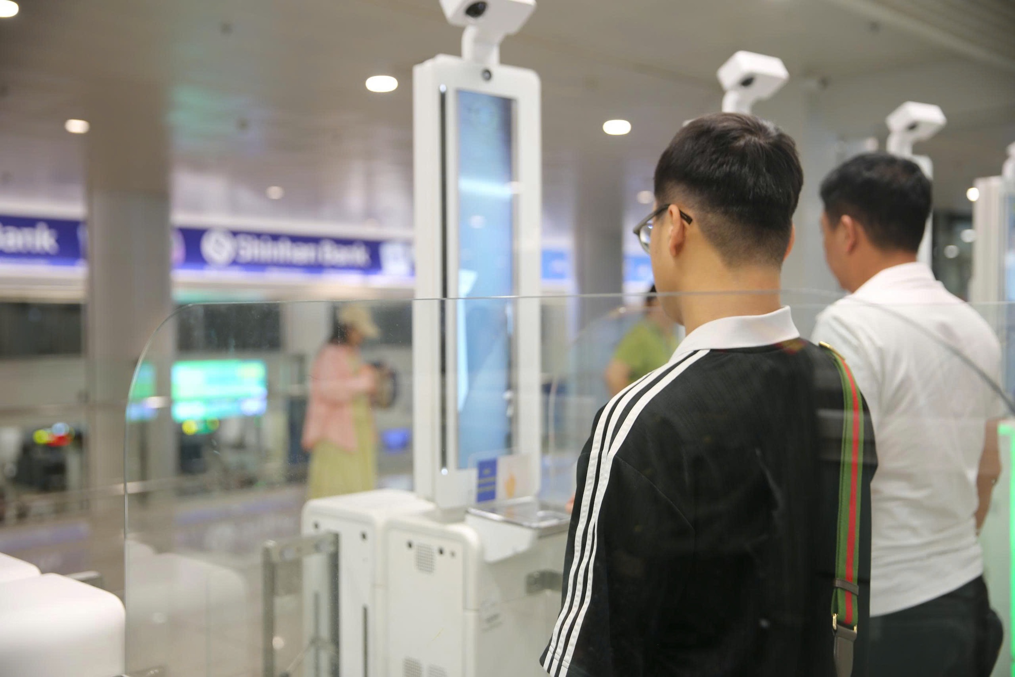 Công nghệ thay đổi trải nghiệm xuất nhập cảnh tại cửa ngõ Nội Bài- Ảnh 9.