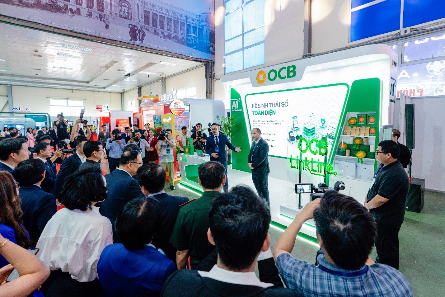 OCB tối ưu trải nghiệm tài chính từ dữ liệu và AI- Ảnh 1.