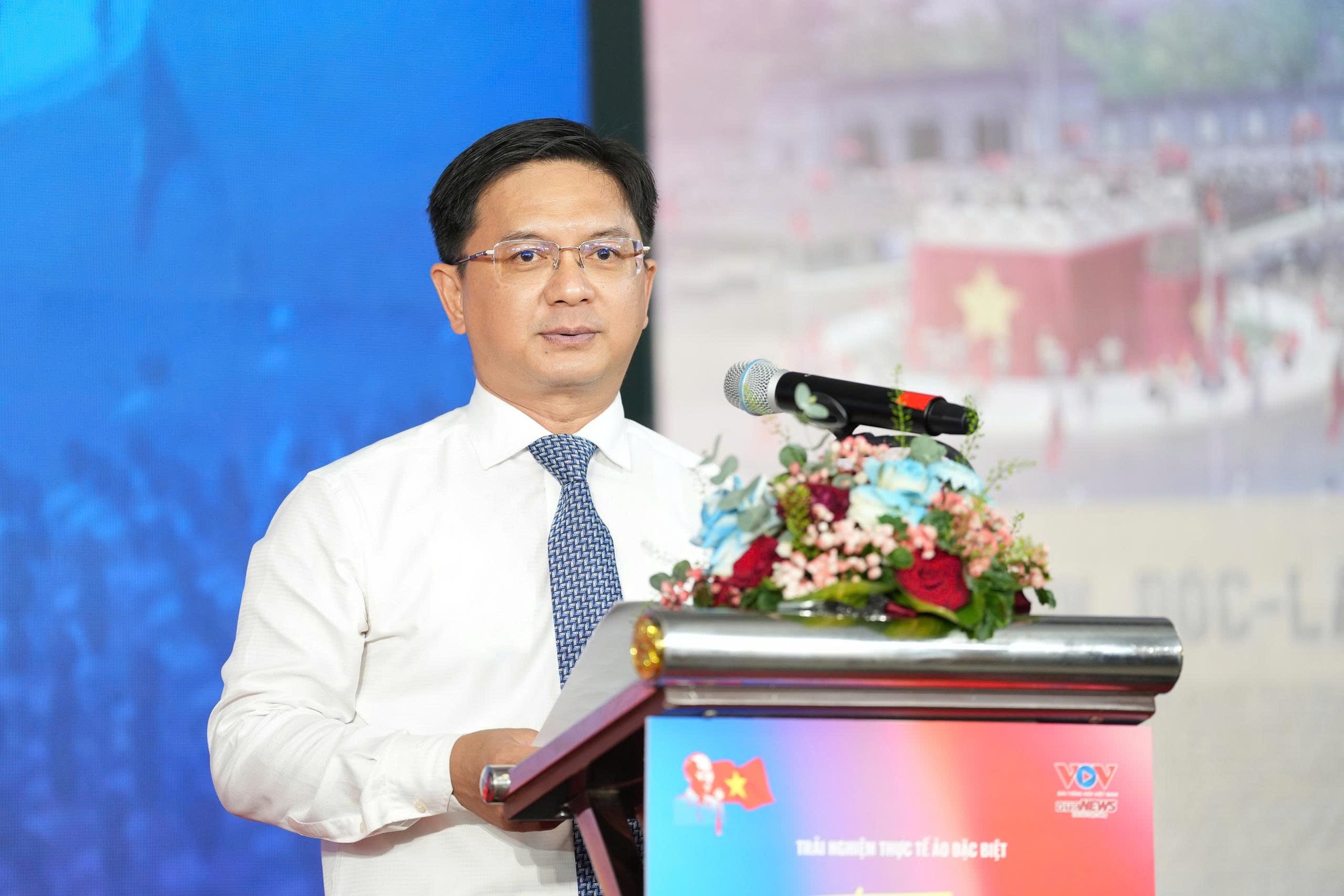 TPHCM: Du khách hào hứng 'Trở về thời khắc thiêng liêng'- Ảnh 1.