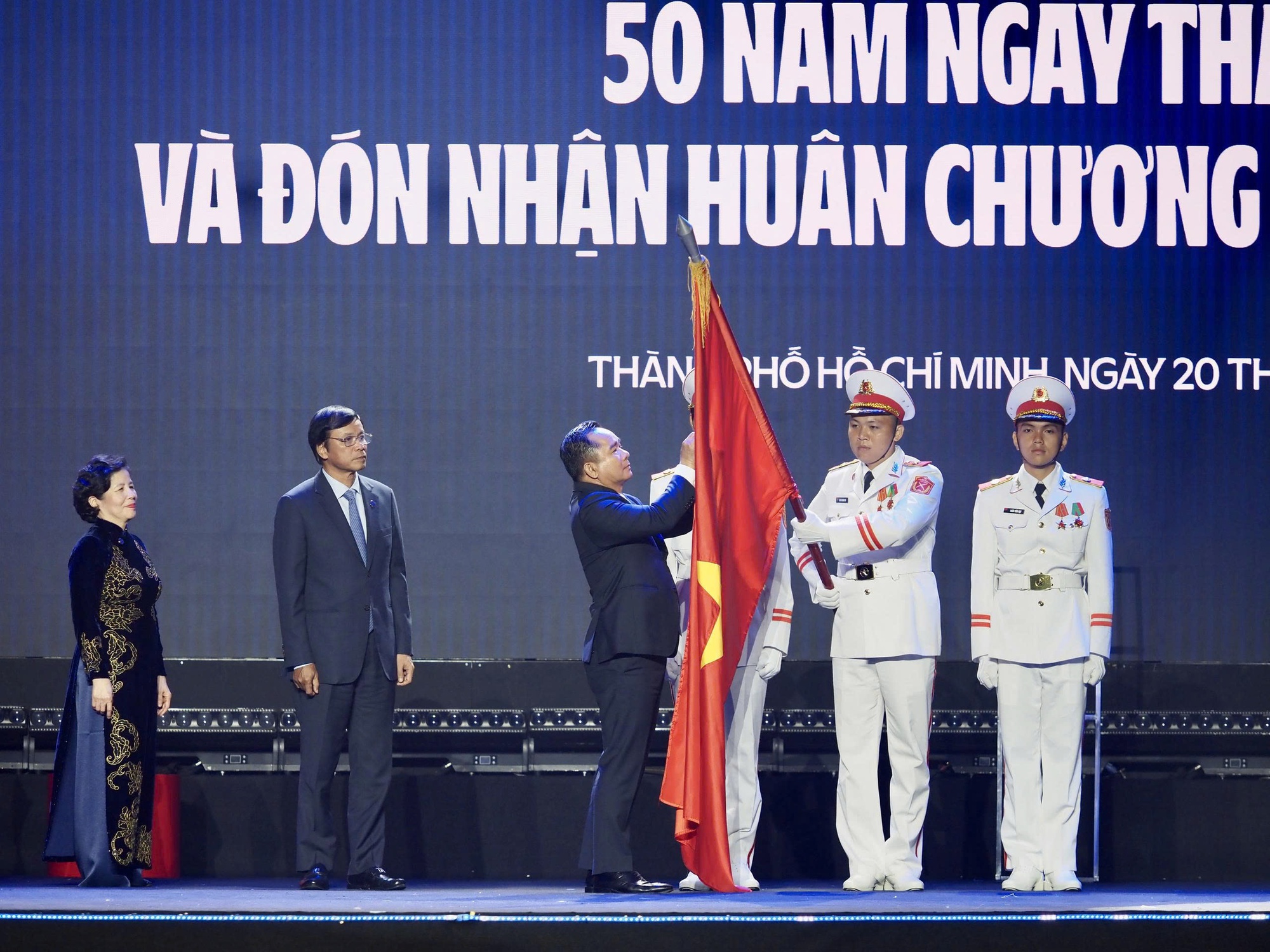 Vinamilk đón nhận Huân chương Độc lập hạng Nhất- Ảnh 1.