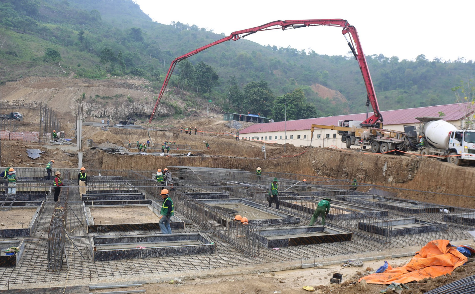 Hơn 90 trường nội trú vùng biên dự kiến bàn giao trước ngày 30/8- Ảnh 2.