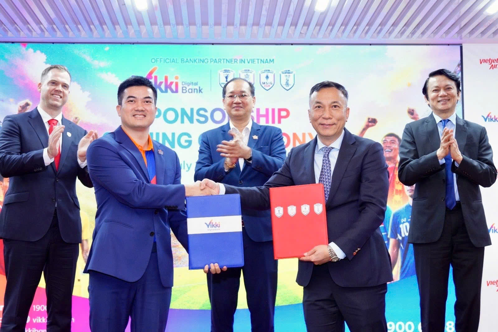 Vietjet và Vikki ‘tiếp lửa’ – Sắc đỏ rực khán đài, Việt Nam thắng thuyết phục Thái Lan 2-0- Ảnh 5.