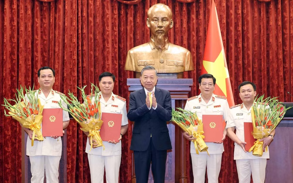 Tổng Bí thư, Chủ tịch nước Tô Lâm trao quyết định bổ nhiệm 4 kiểm sát viên Viện Kiểm sát nhân dân Tối cao