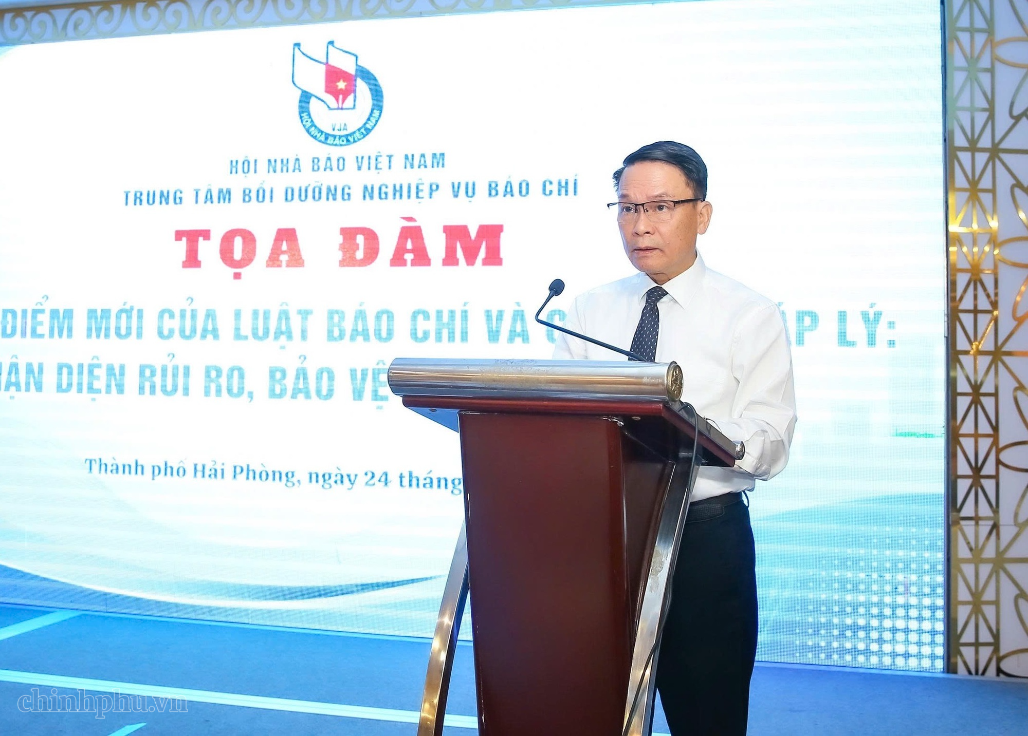 Nhận diện rủi ro pháp lý để bảo vệ người làm báo trong kỷ nguyên số- Ảnh 1.