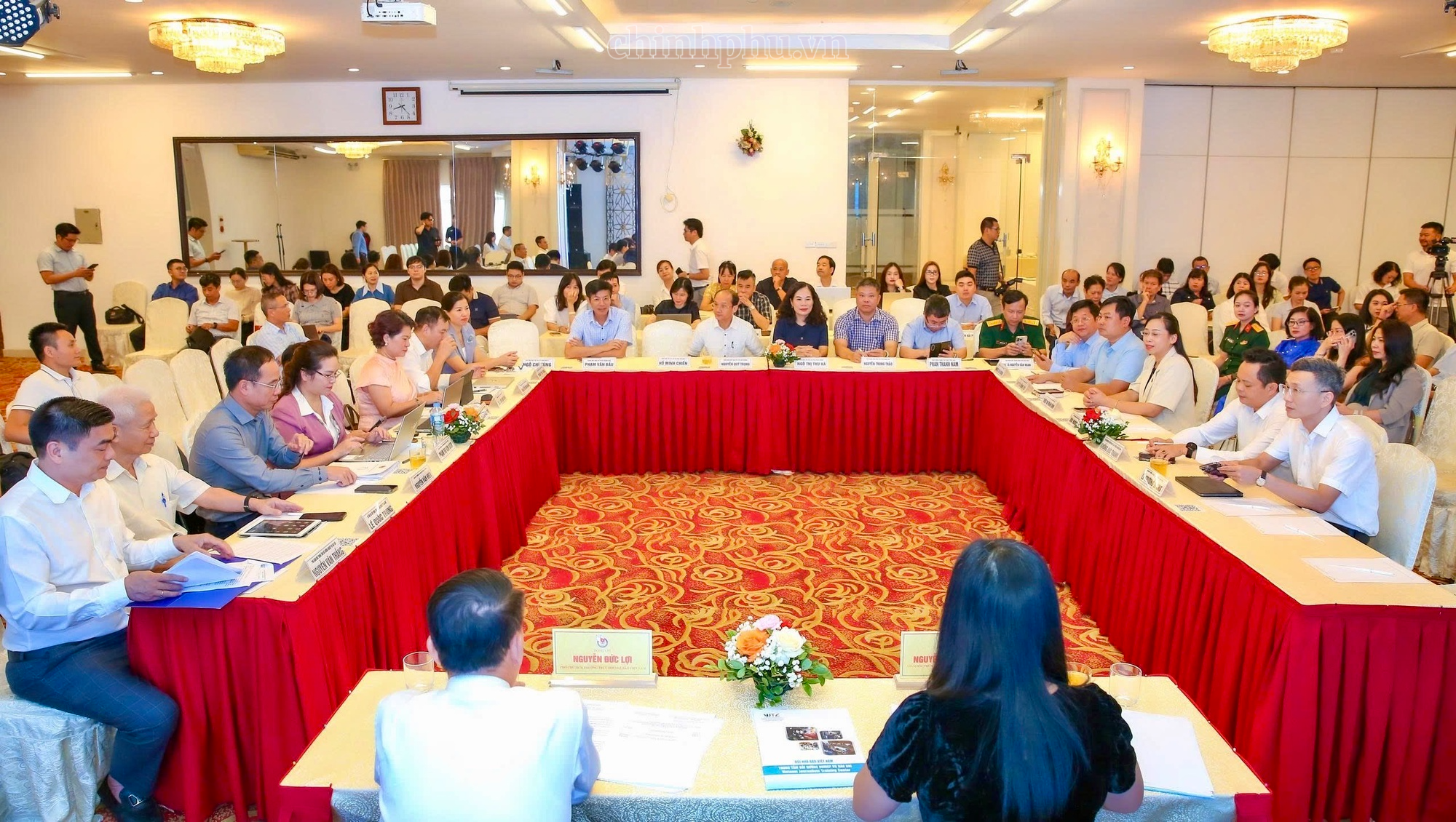 Nhận diện rủi ro pháp lý để bảo vệ người làm báo trong kỷ nguyên số- Ảnh 2.