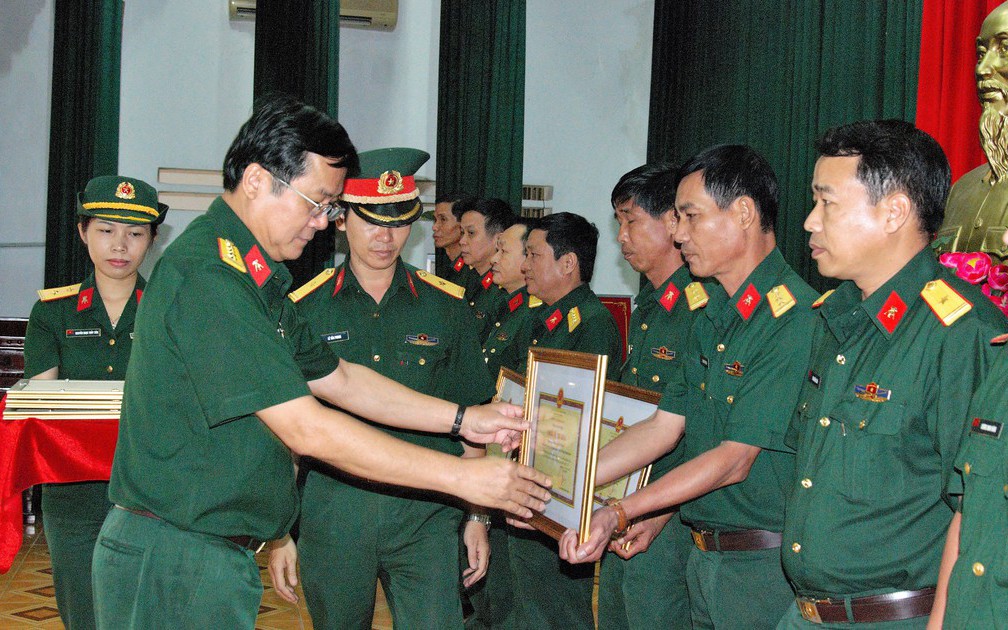 Có còn xét khen thưởng thành tích làm nhiệm vụ quốc tế?