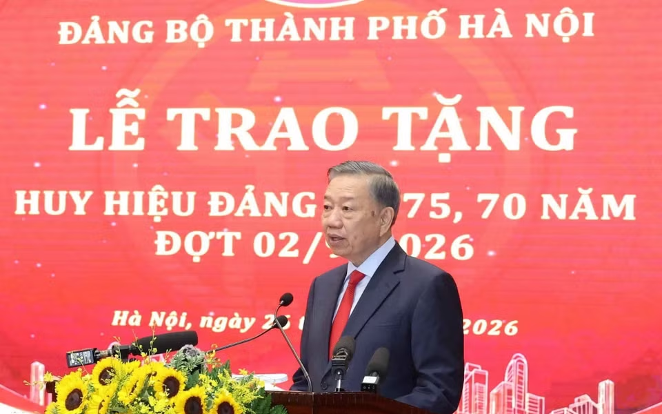 Tổng Bí thư, Chủ tịch nước Tô Lâm dự Lễ trao tặng Huy hiệu Đảng tại Đảng bộ thành phố Hà Nội