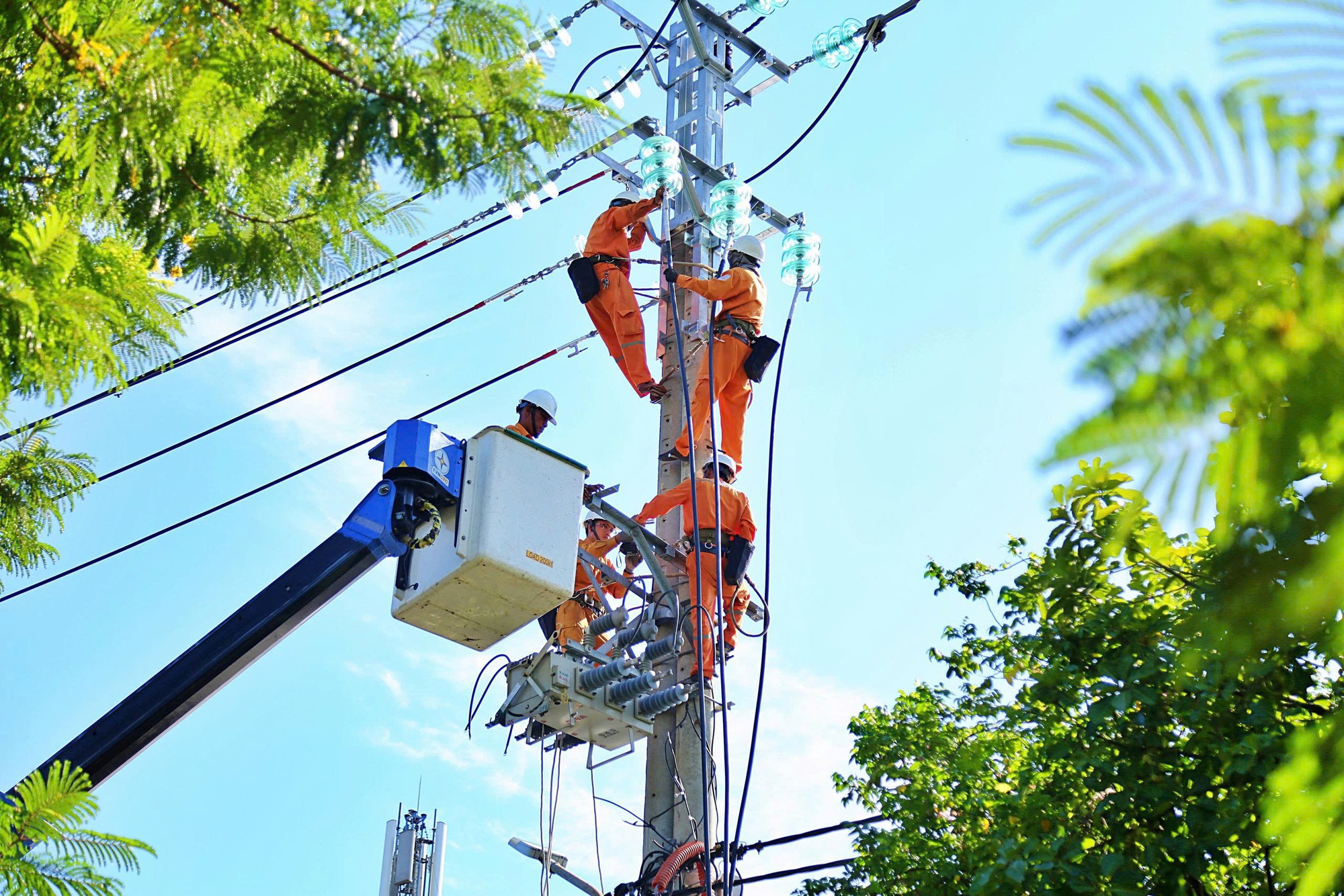 NSMO sẵn sàng phương án vận hành hệ thống điện an toàn khi phụ tải dự báo giảm dịp nghỉ lễ 2/9- Ảnh 1.