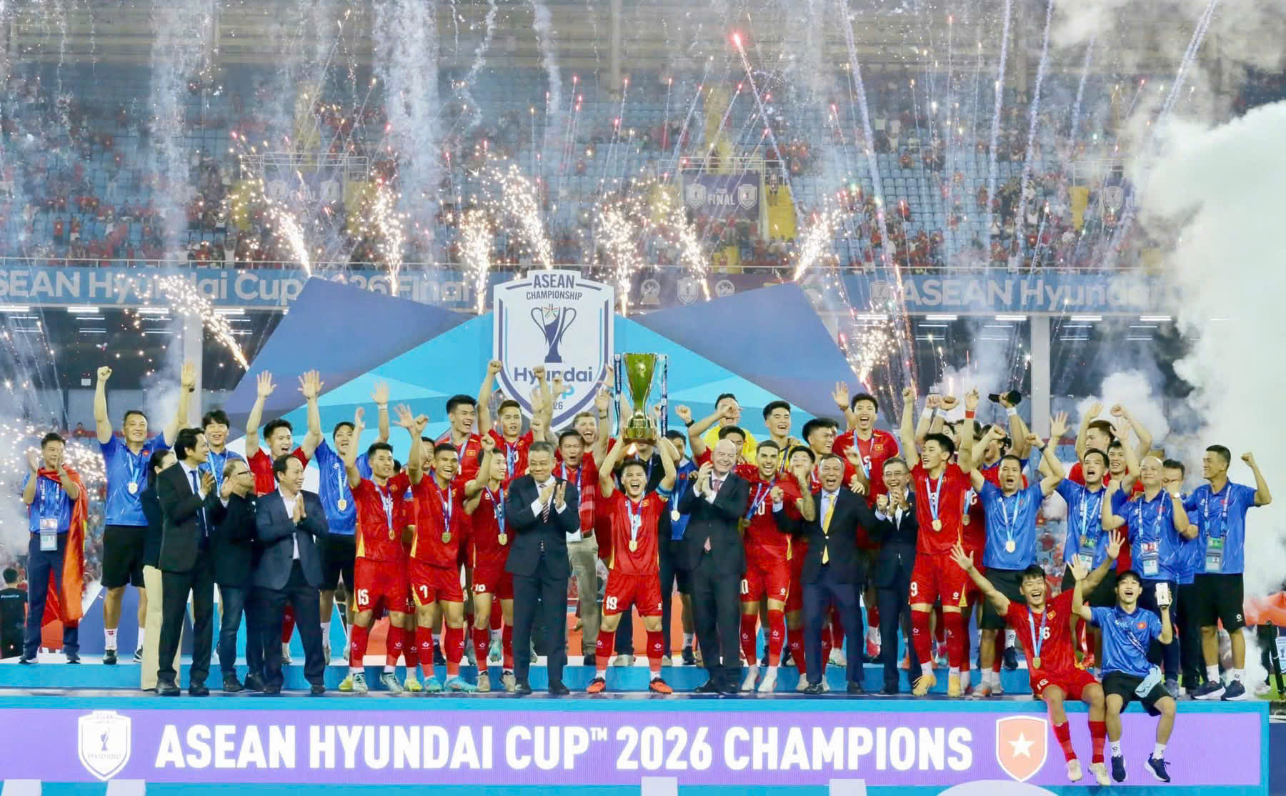 HLV Kim Sang-sik: Chiến thắng tại Mỹ Đình dành cho tất cả người hâm mộ Việt Nam- Ảnh 2.