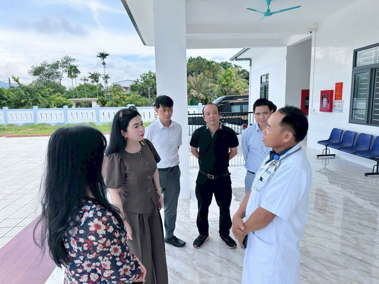 Y tế cơ sở trong mô hình chính quyền 2 cấp: Đổi mới để phục vụ người dân tốt hơn- Ảnh 1.