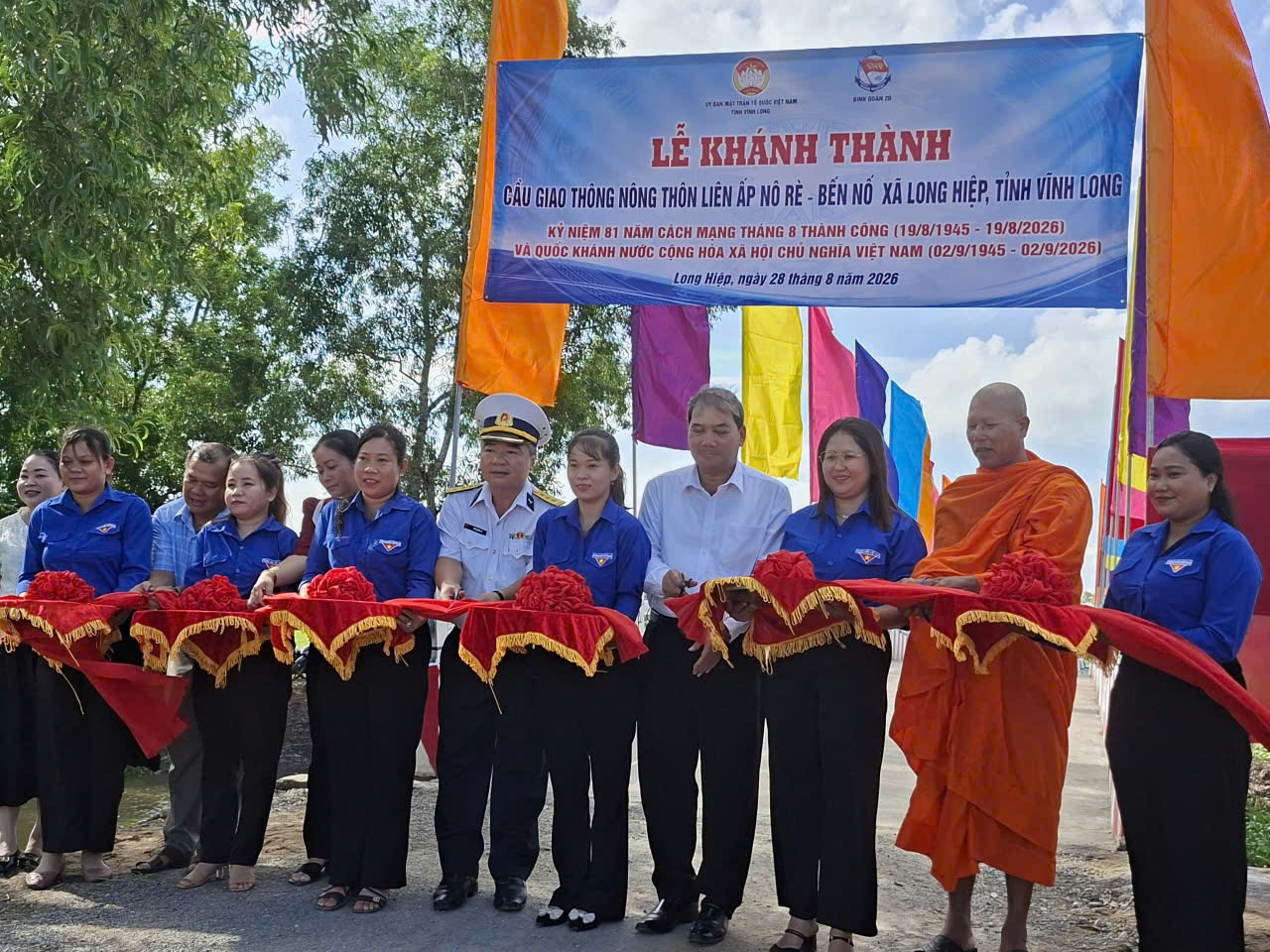 Cầu mới nối nhịp vùng đồng bào Khmer ở Long Hiệp- Ảnh 1.