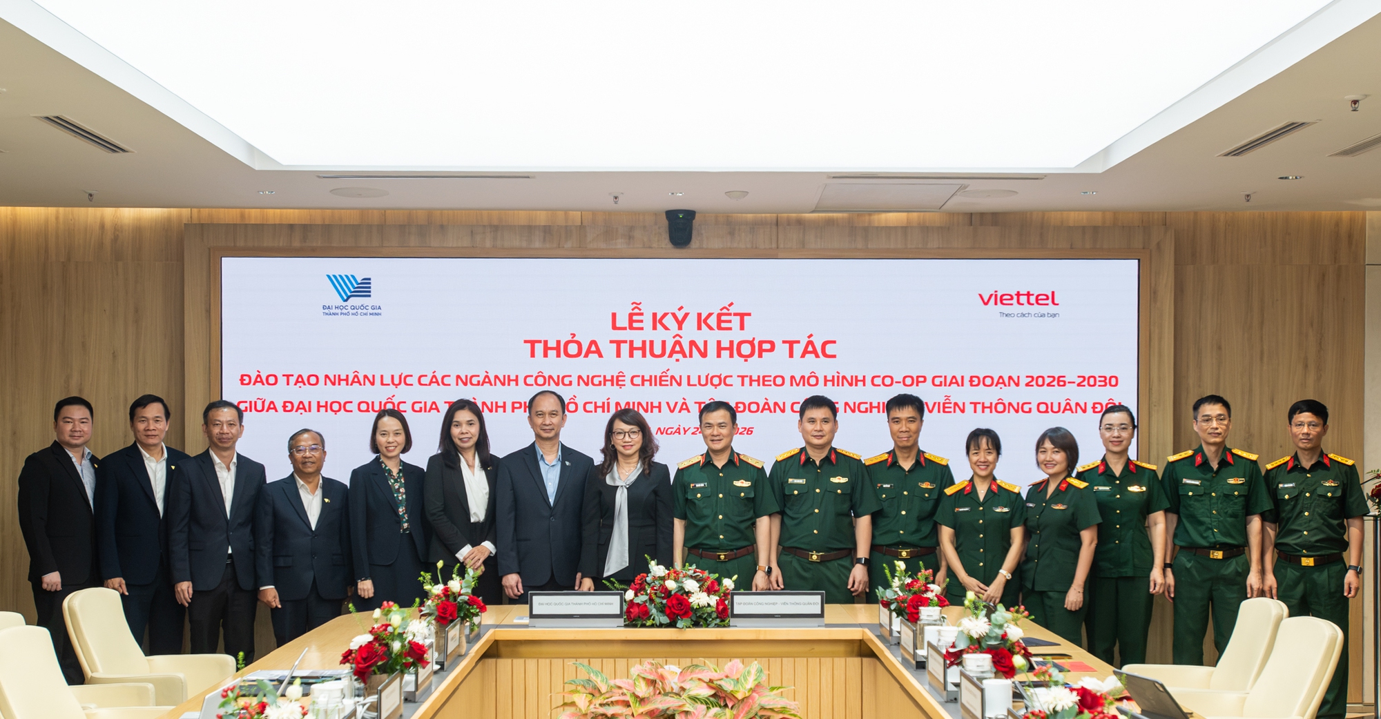 Viettel và ĐH Quốc gia TPHCM cùng đào tạo sinh viên công nghệ- Ảnh 1.