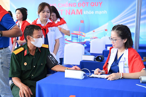 Long Châu đến Côn Đảo: Nối mạch tri ân, chăm sóc sức khỏe nơi đảo xa- Ảnh 7.