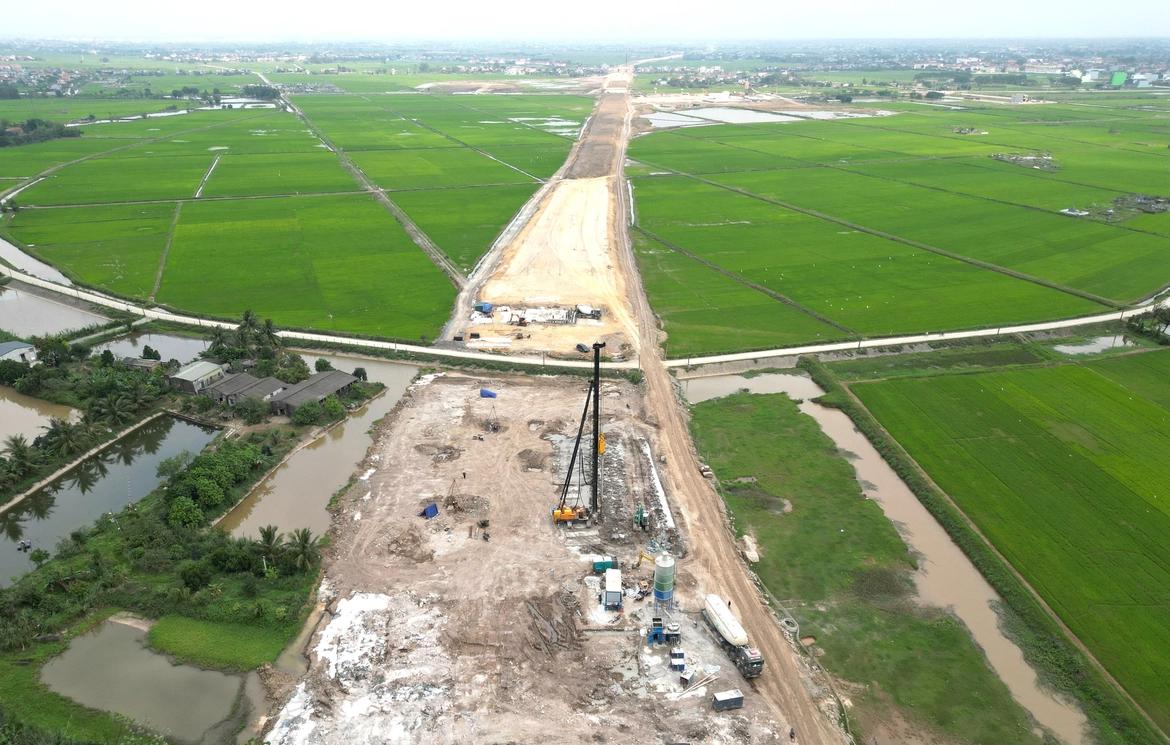 Thiếu vật liệu thi công, cao tốc Ninh Bình-Hải Phòng khó về đích trong năm 2026- Ảnh 1.