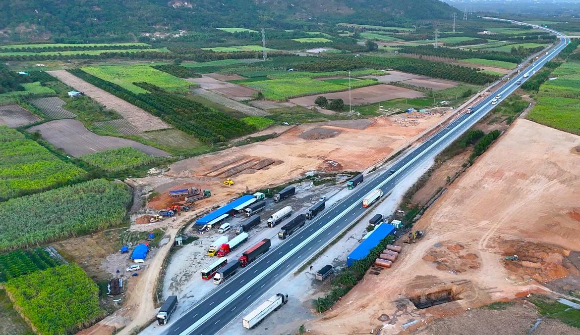 Không để tình trạng 'cao tốc thiếu trạm dừng nghỉ' lặp lại- Ảnh 1.