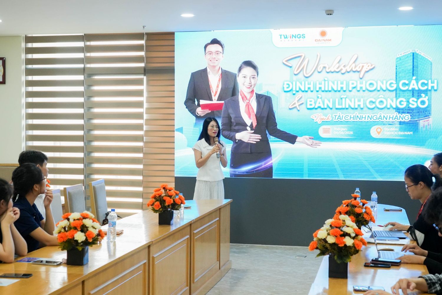 Từ học bổng đến đào tạo thực chiến, ROX Group mở rộng hỗ trợ người trẻ- Ảnh 2.
