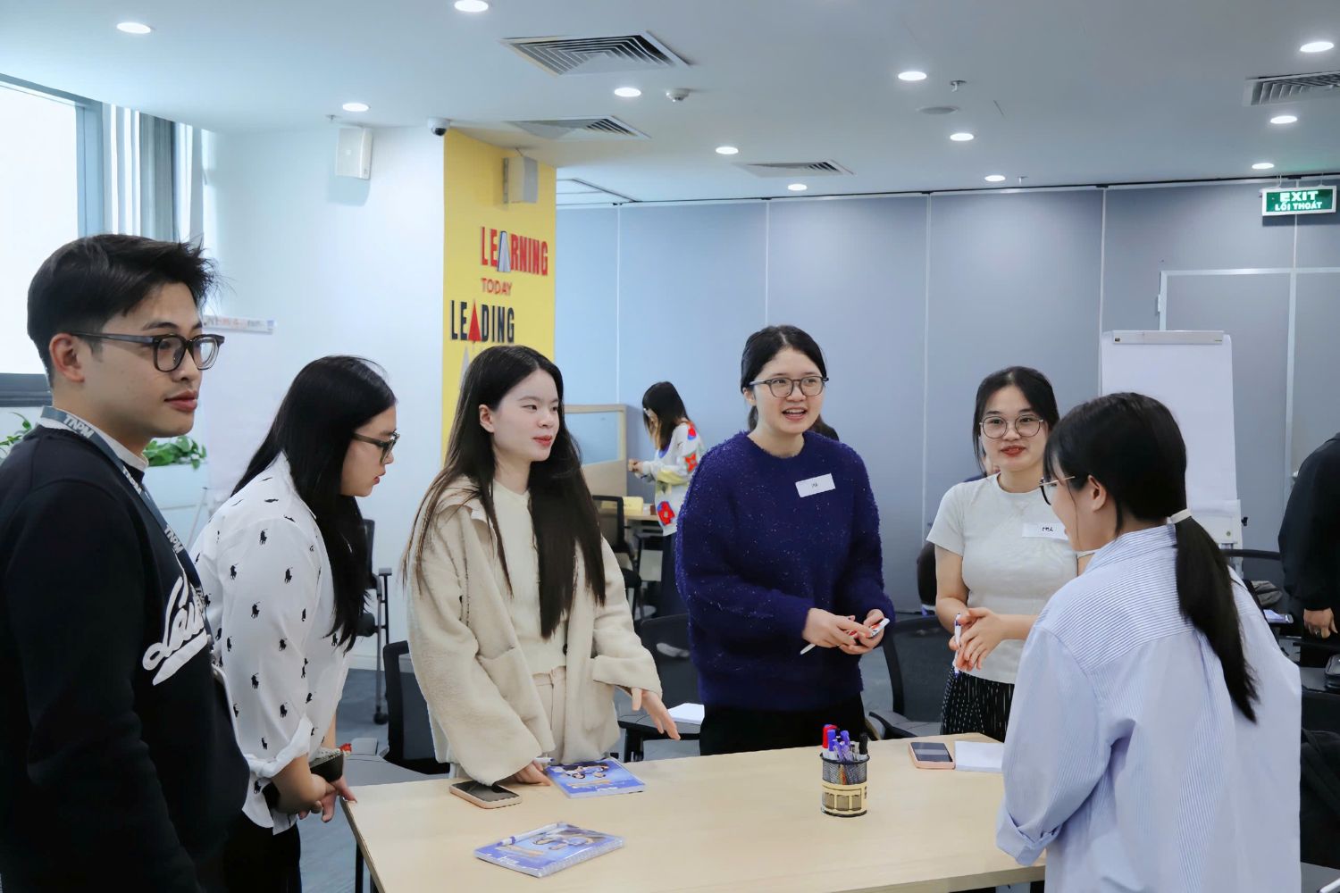 Từ học bổng đến đào tạo thực chiến, ROX Group mở rộng hỗ trợ người trẻ- Ảnh 1.