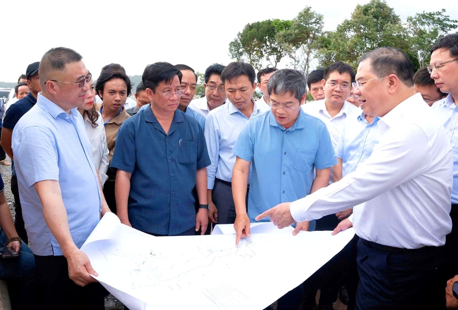 Điện lực miền Nam: Vượt khó để 