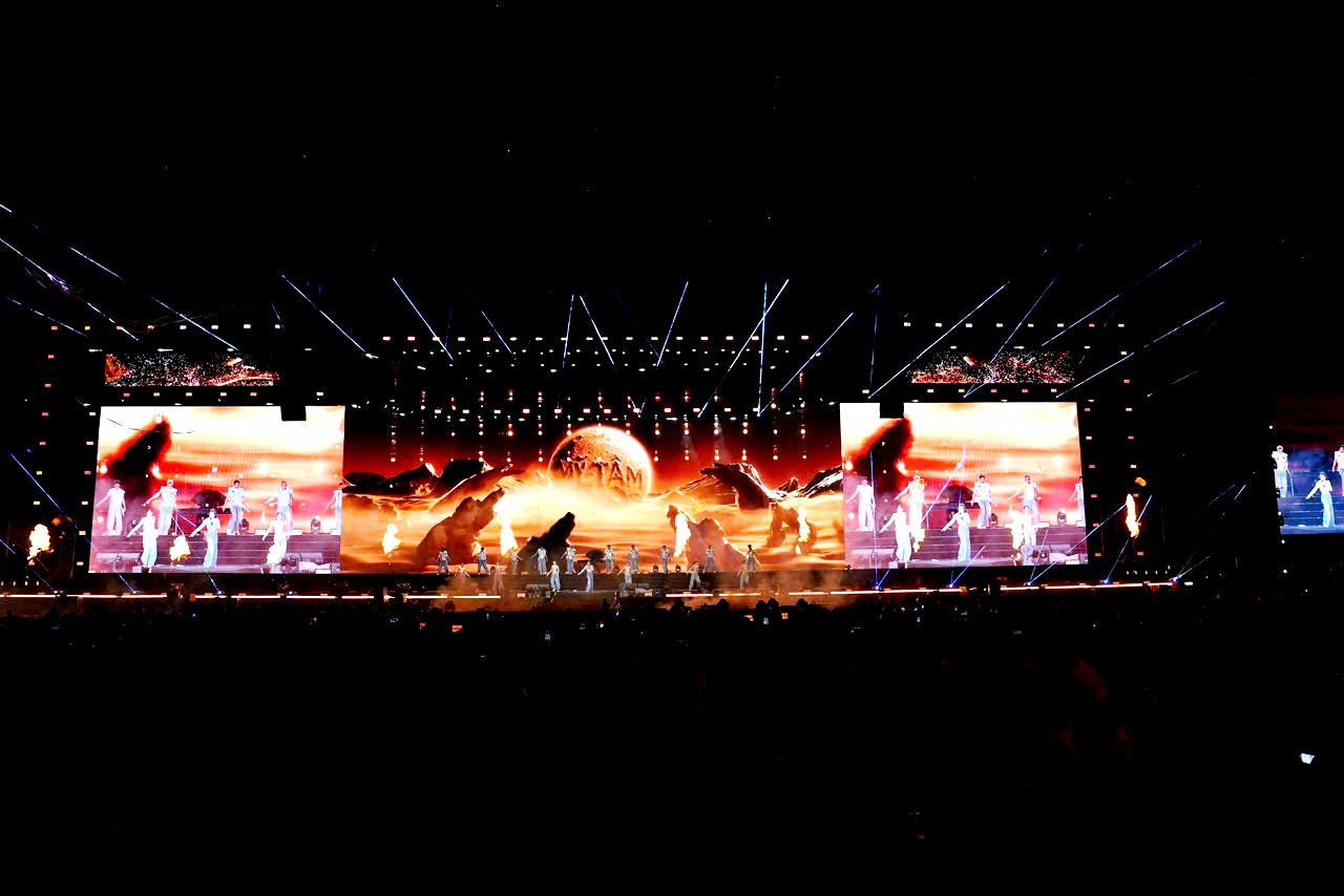 'Bùng nổ' cảm xúc trong đêm khai mạc Huế Wonderverse Music Fest 2026- Ảnh 3.