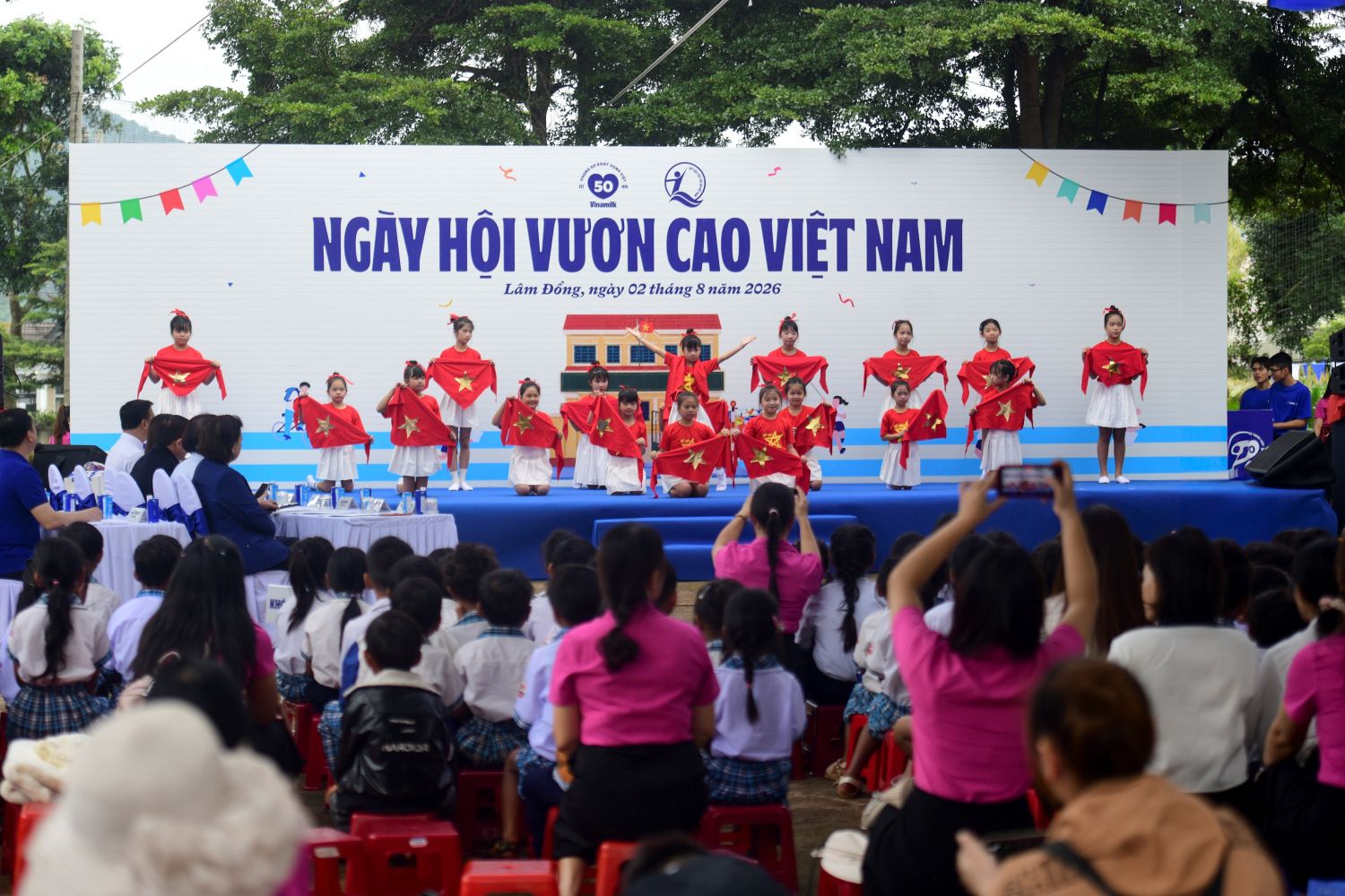 Hơn 500 học sinh vùng cao Lâm Đồng cùng Vinamilk tham gia ngày hội Vươn cao Việt Nam- Ảnh 1.