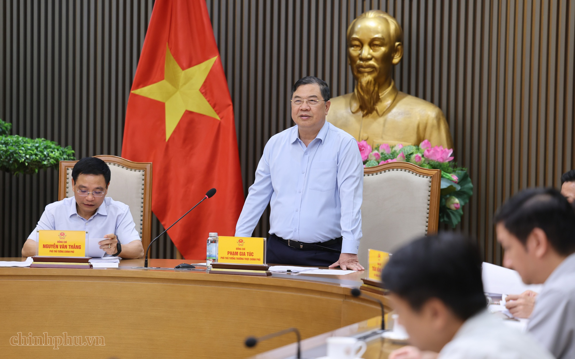 Hai Phó Thủ tướng chủ trì rà soát đầu tư, hoàn thiện các tuyến đường bộ cao tốc quy mô phân kỳ