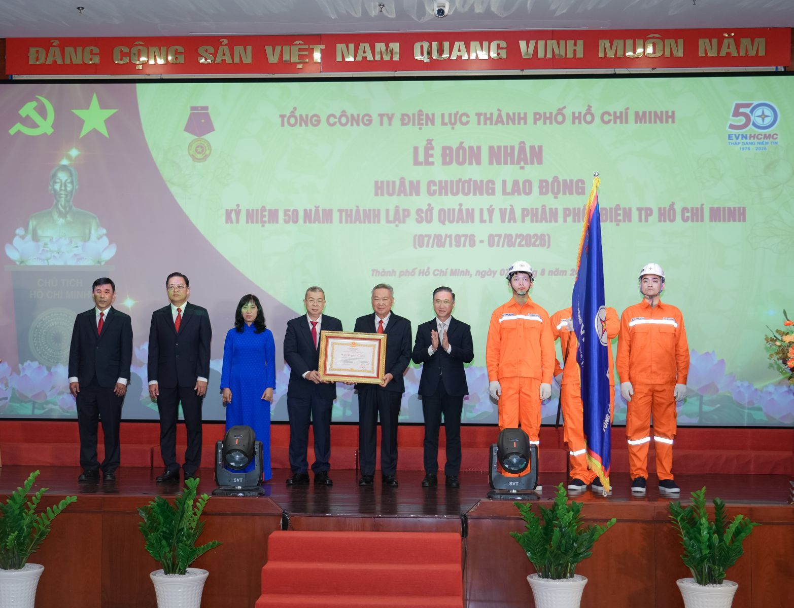 Điện lực TPHCM vinh dự đón nhận Huân chương Lao động hạng Ba- Ảnh 1.
