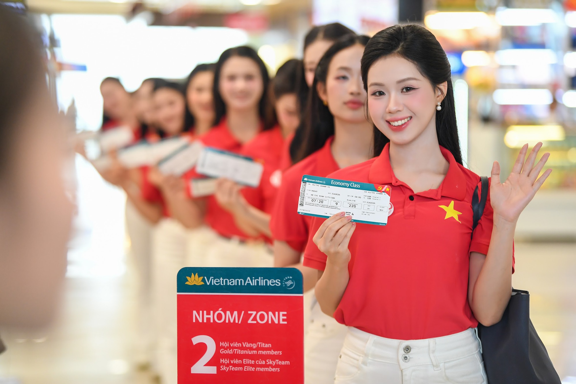 Giai điệu Quốc khánh vang lên ở độ cao 10.000 mét trên chuyến bay Vietnam Airlines- Ảnh 1.