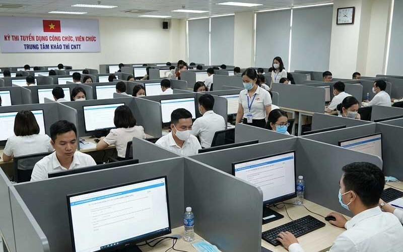 Công chức chuyển làm giáo viên có phải thi tuyển?