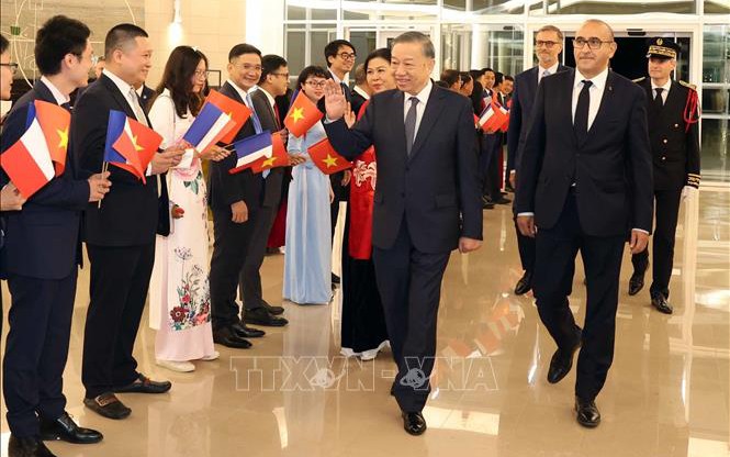 Tổng Bí thư, Chủ tịch nước Tô Lâm bắt đầu thăm chính thức Cộng hòa Pháp và dự Hội nghị Thượng đỉnh Không gian vũ trụ tại Paris