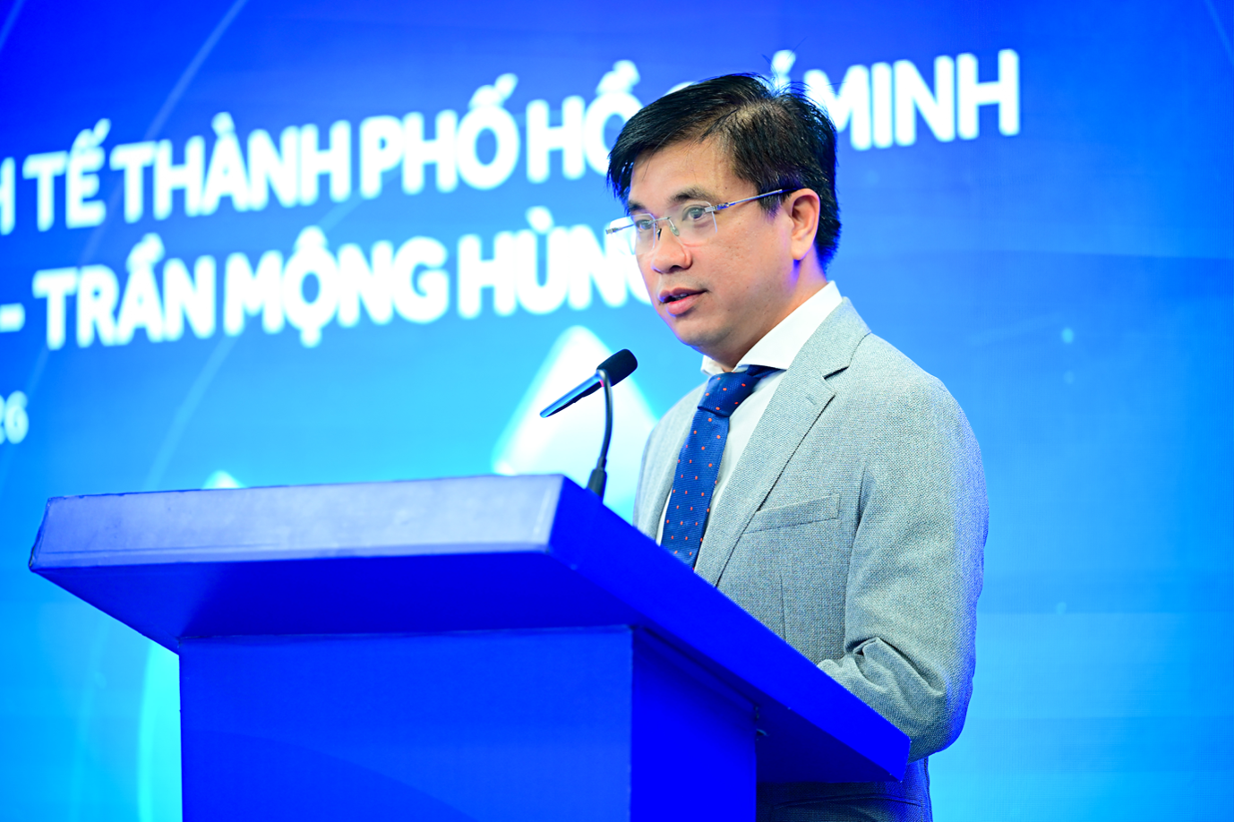 ACB và UEH đồng hành ra mắt Quỹ Học bổng ACB - Trần Mộng Hùng- Ảnh 2.