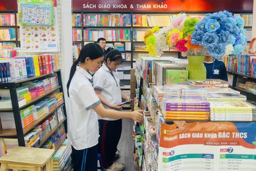 Bộ GDĐT yêu cầu bảo đảm đủ SGK trước ngày 15/9- Ảnh 1.