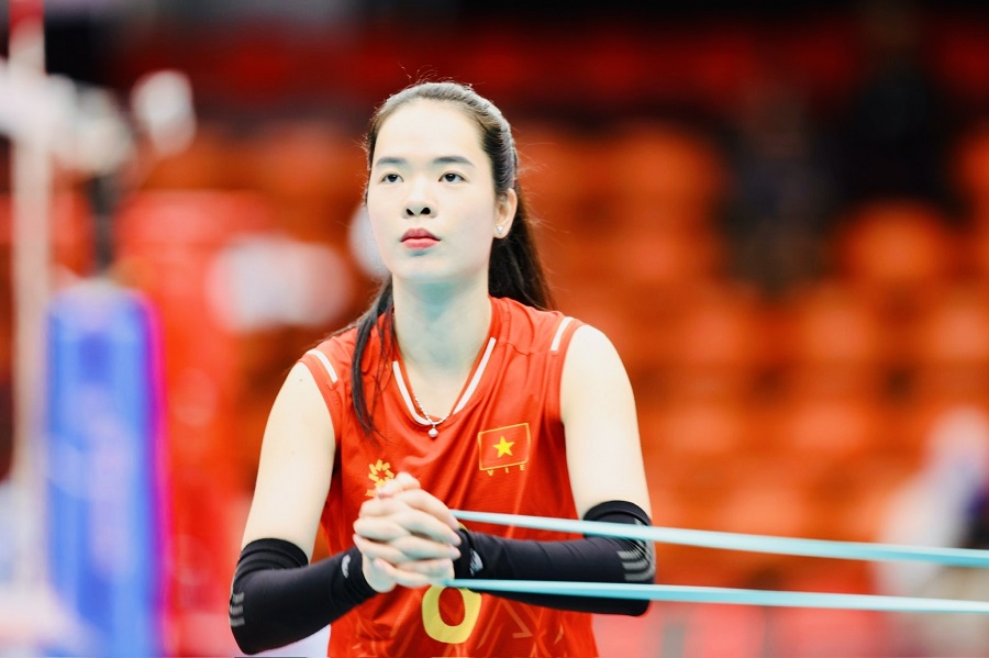 Tuyển thủ Lê Thanh Thúy và Đinh Quang Kiệt cầm cờ Đoàn Thể thao Việt Nam tại ASIAD 20- Ảnh 1.