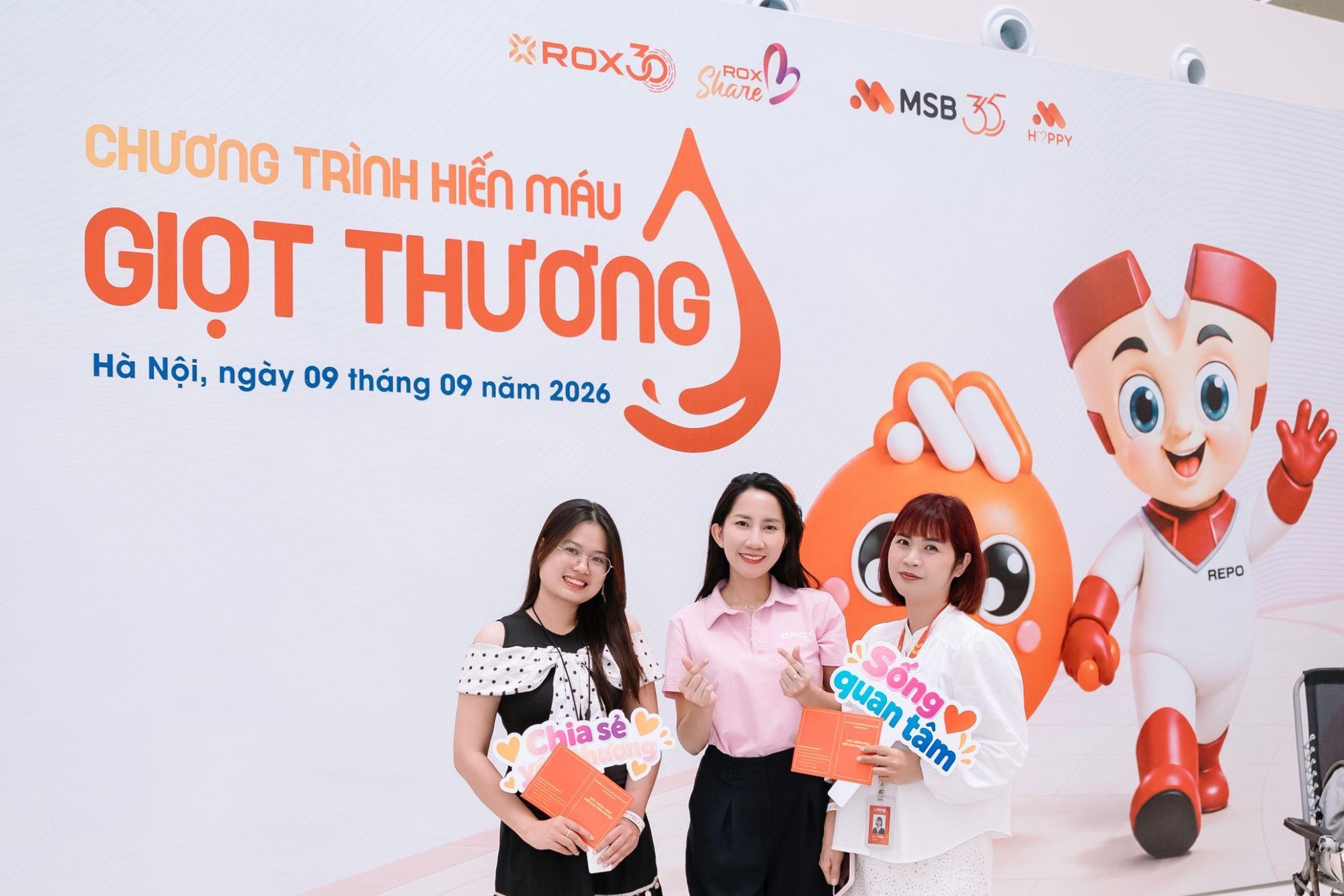 Gần 800 đơn vị máu được chia sẻ trong ngày hội 'Giọt Thương'- Ảnh 3.